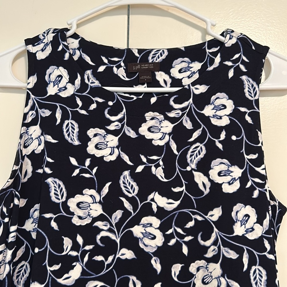 J.Jill blue floral wearever collection top size small - Picture 2 of 7
